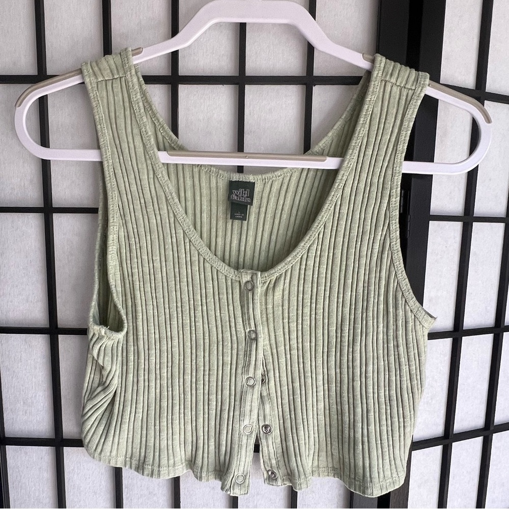 Green ribbed tank.